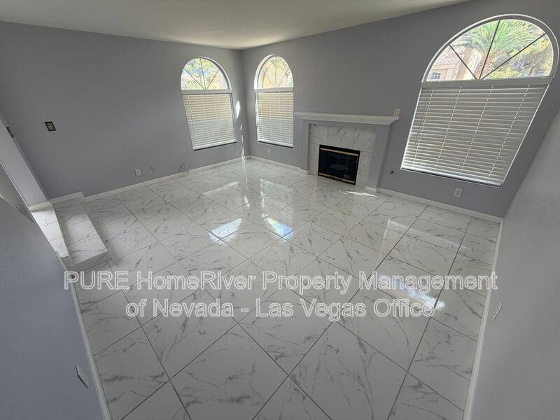 2832 Mill Point Dr - Photo 7 of 33