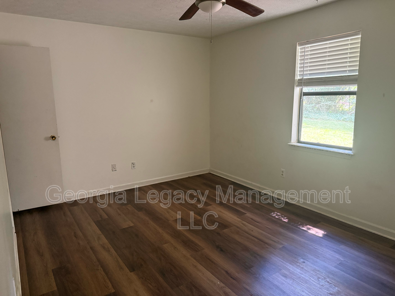 725 - Photo 4 of 7