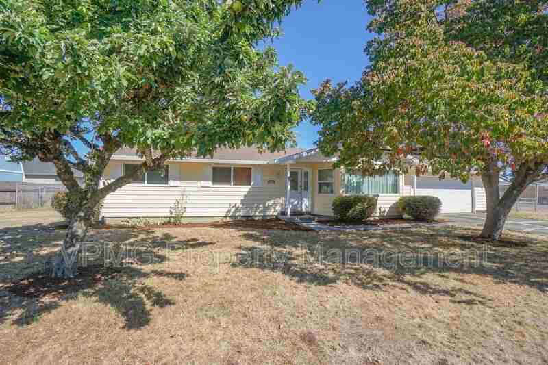 8718 Ne 95th St - Photo 2 of 28