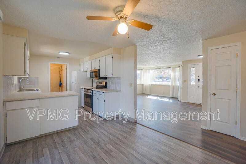 8718 Ne 95th St - Photo 7 of 28