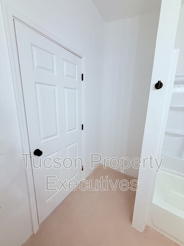 814 N Alvernon Way - Photo 7 of 22