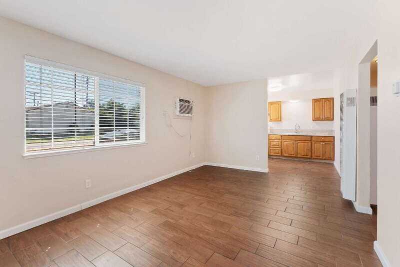 160 Cathcart Ave - Photo 4 of 21