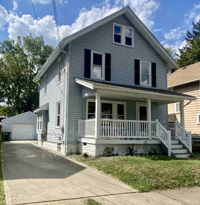 1062 Pitkin Ave - Photo 2 of 28