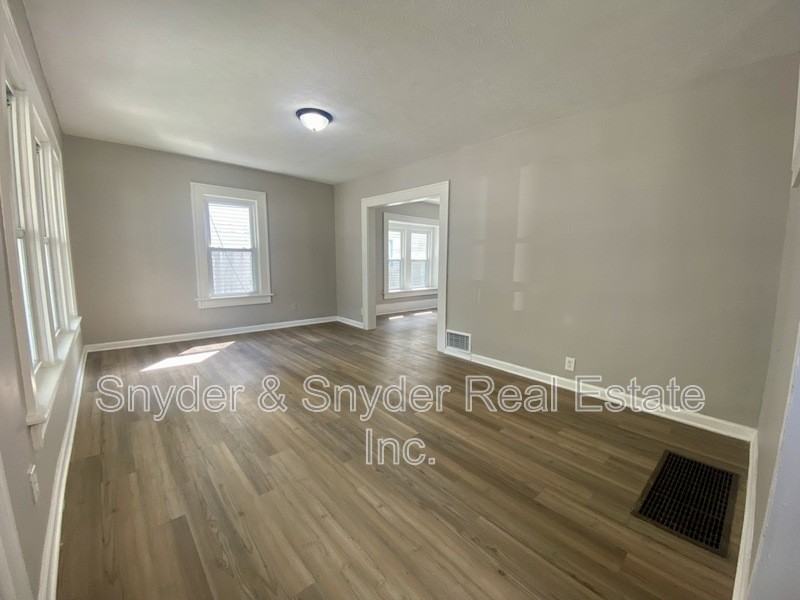 1062 Pitkin Ave - Photo 3 of 28