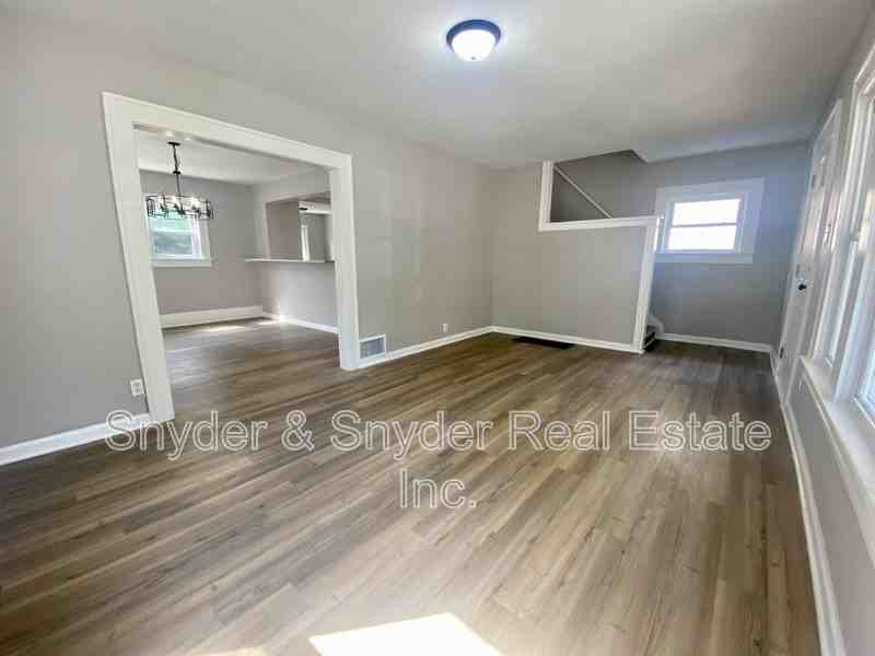 1062 Pitkin Ave - Photo 4 of 28