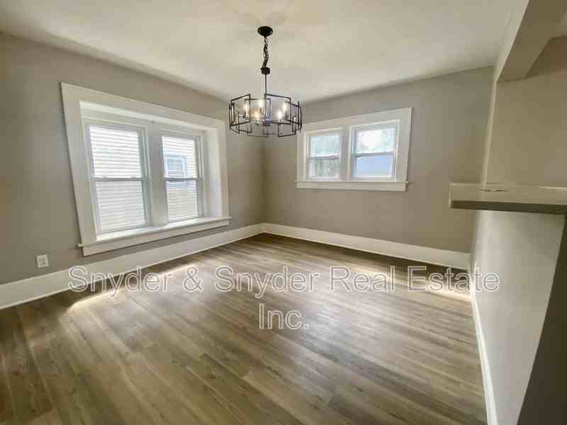 1062 Pitkin Ave - Photo 6 of 28