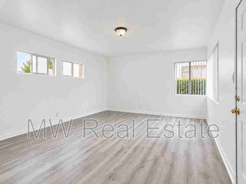 4028 Palmwood Dr #4 - Photo 3 of 16