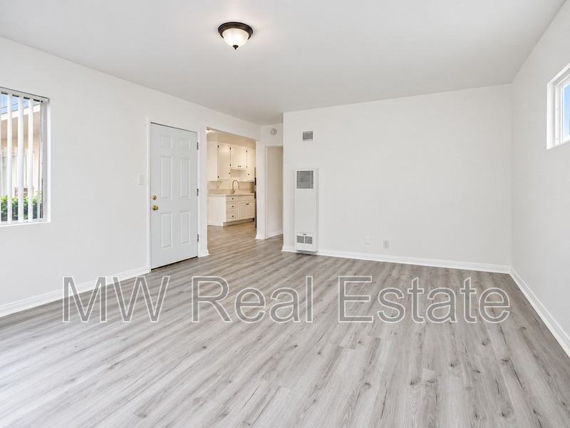 4028 Palmwood Dr #4 - Photo 4 of 16