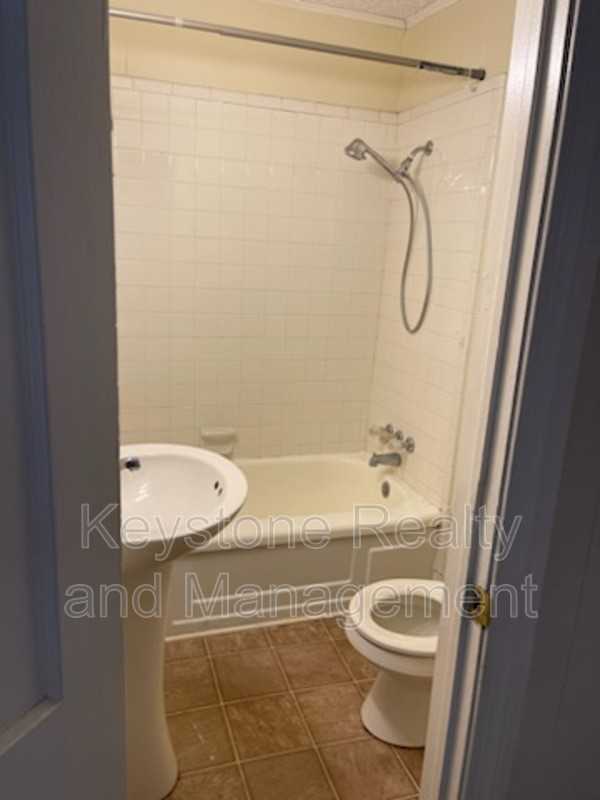 2820 Faircourt St #1 - Photo 7 of 7