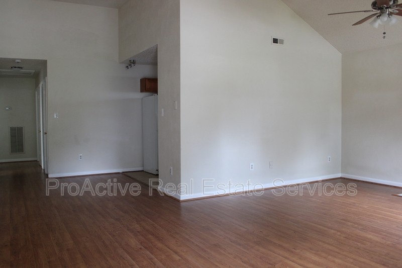 965 Banyan Dr - Photo 2 of 20