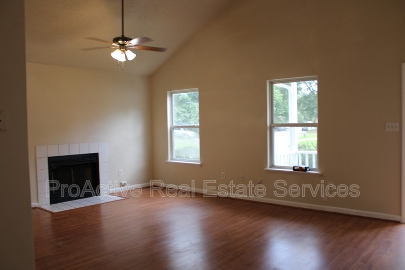 965 Banyan Dr - Photo 4 of 20