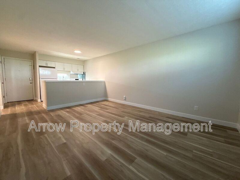 5703 S 14th St - Photo 2 of 7