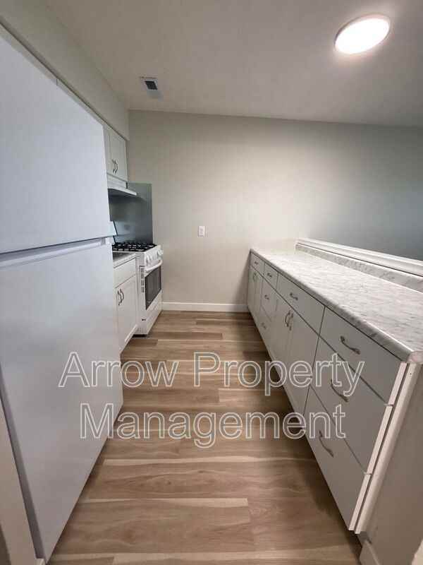 5703 S 14th St - Photo 3 of 7