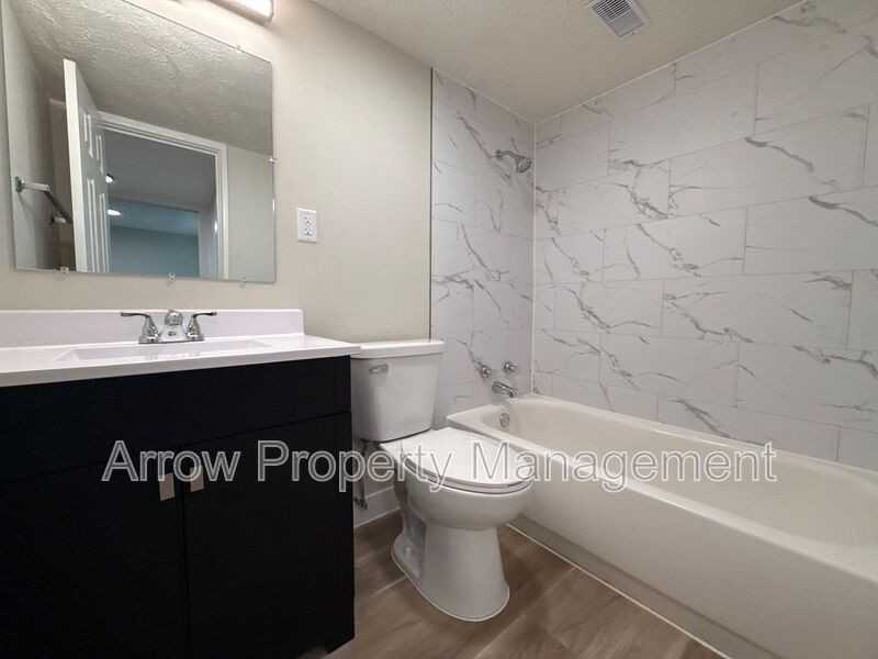 5703 S 14th St - Photo 5 of 7