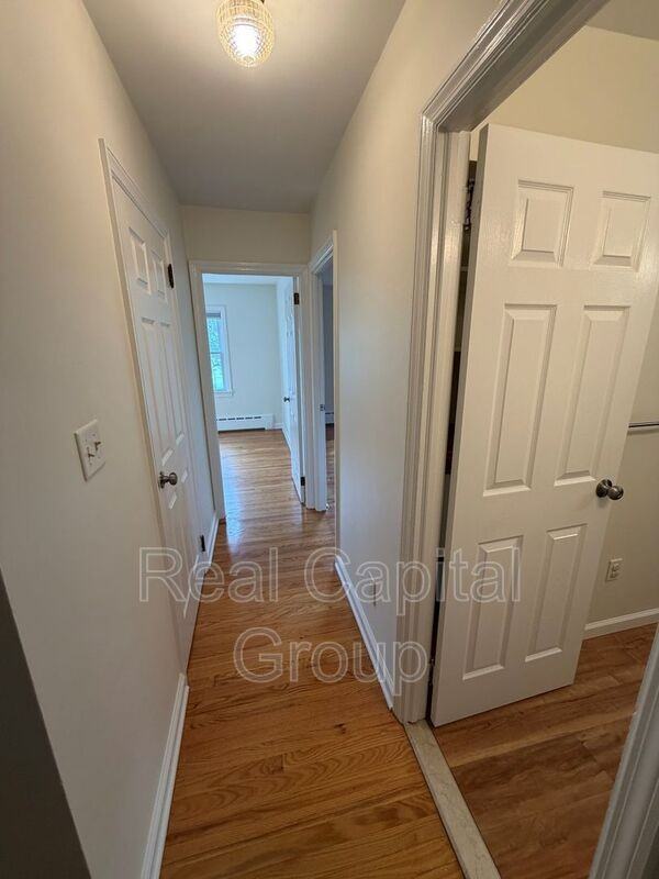 2204 Dean St - Photo 5 of 41