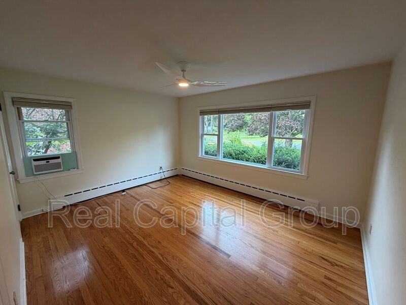 2204 Dean St - Photo 6 of 41