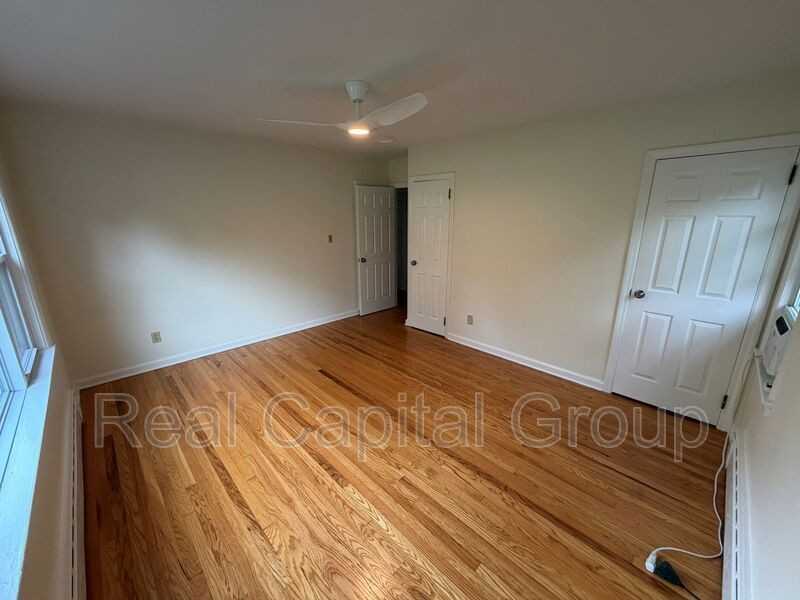 2204 Dean St - Photo 7 of 41