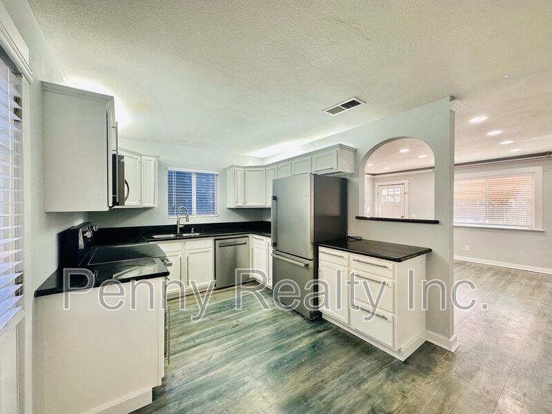 294 Woodman St - Photo 2 of 24