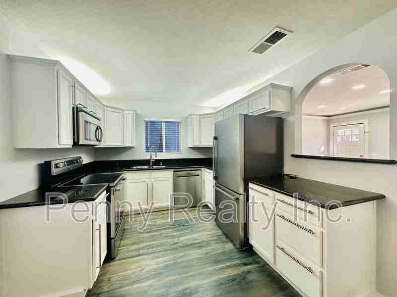 294 Woodman St - Photo 7 of 24