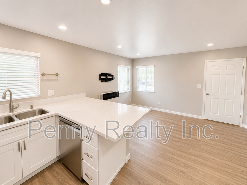 2619 Magnolia Ave - Photo 2 of 15