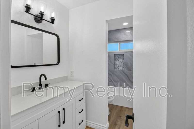 806 E 4th Ave #7 - Photo 5 of 18