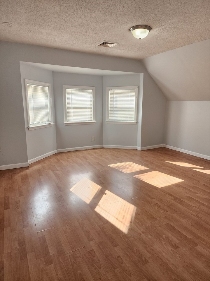 806 Warren Ave #2 - Photo 2 of 15