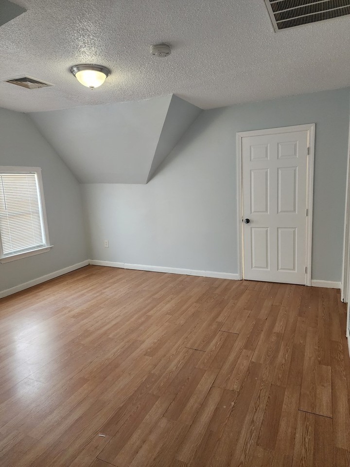 806 Warren Ave #2 - Photo 3 of 15
