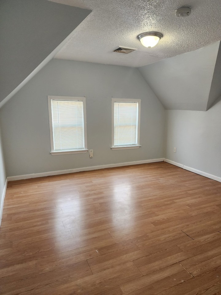 806 Warren Ave #2 - Photo 4 of 15