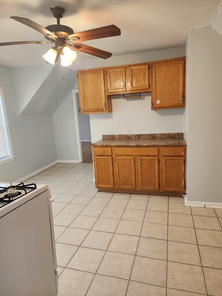 806 Warren Ave #2 - Photo 5 of 15