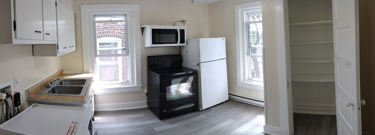 210 1/2 S 17th St #2 - Photo 4 of 13