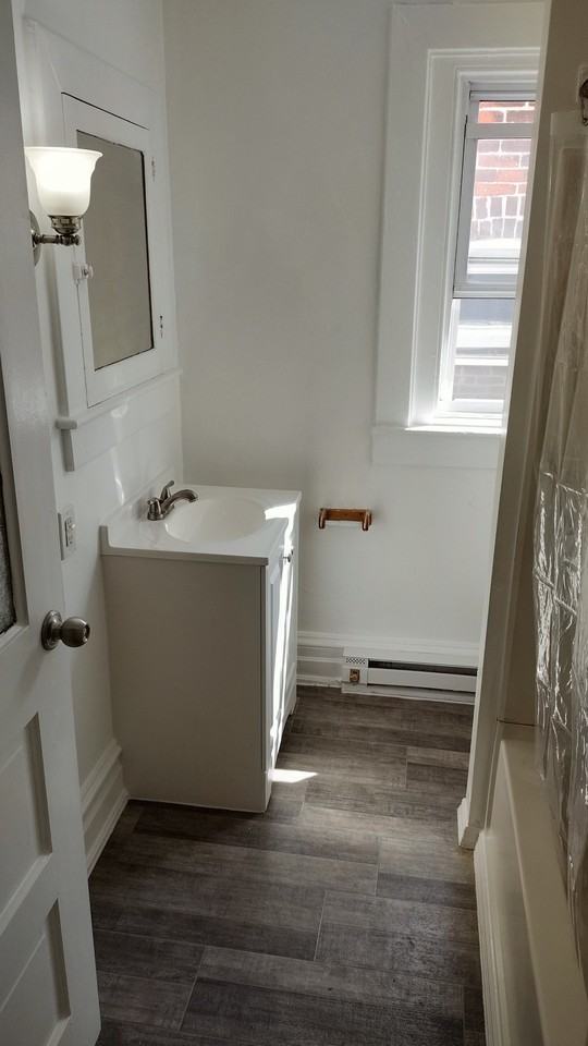210 1/2 S 17th St #2 - Photo 7 of 13