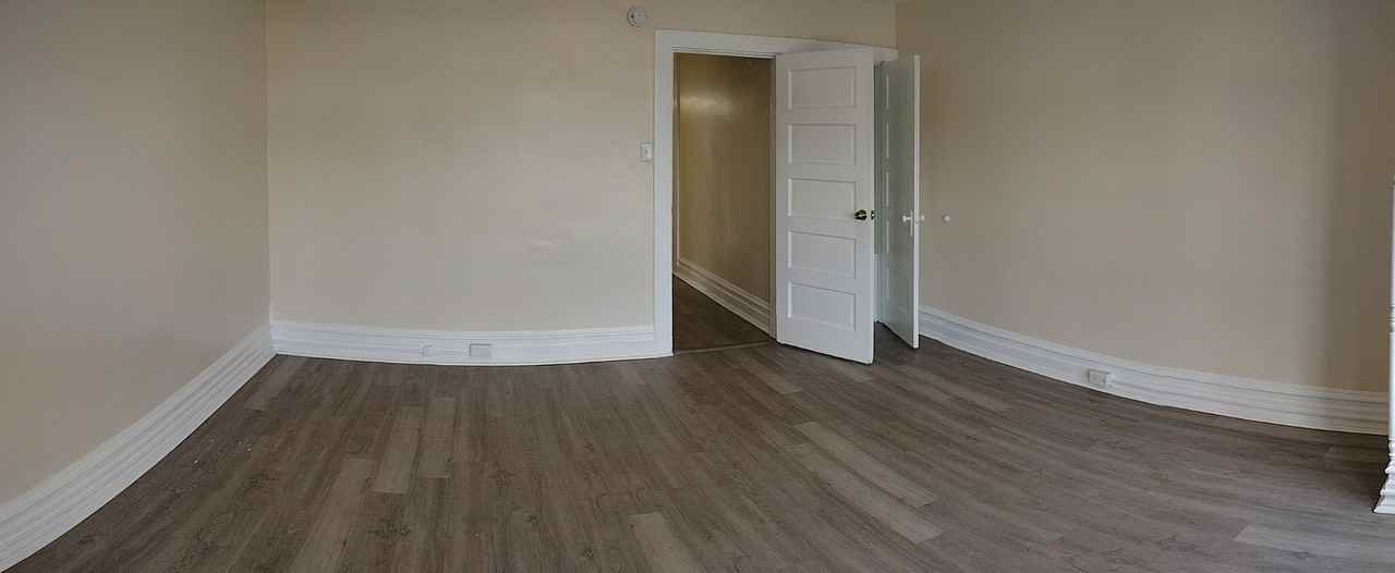 210 1/2 S 17th St #2 - Photo 4 of 12