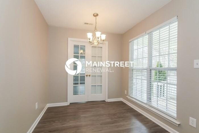 3212 Leicester Dr - Photo 4 of 16