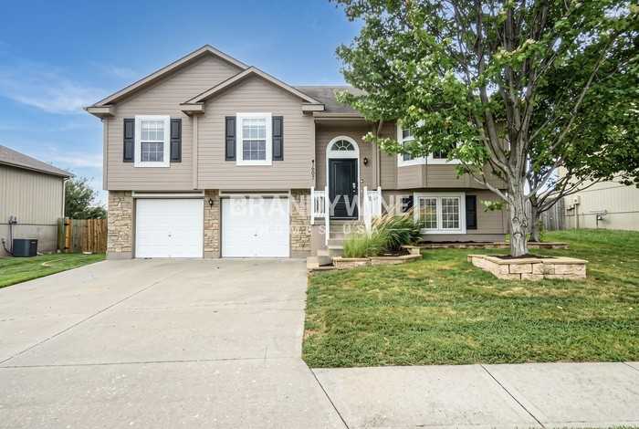 1607 Nw High View Dr - Photo 2 of 22