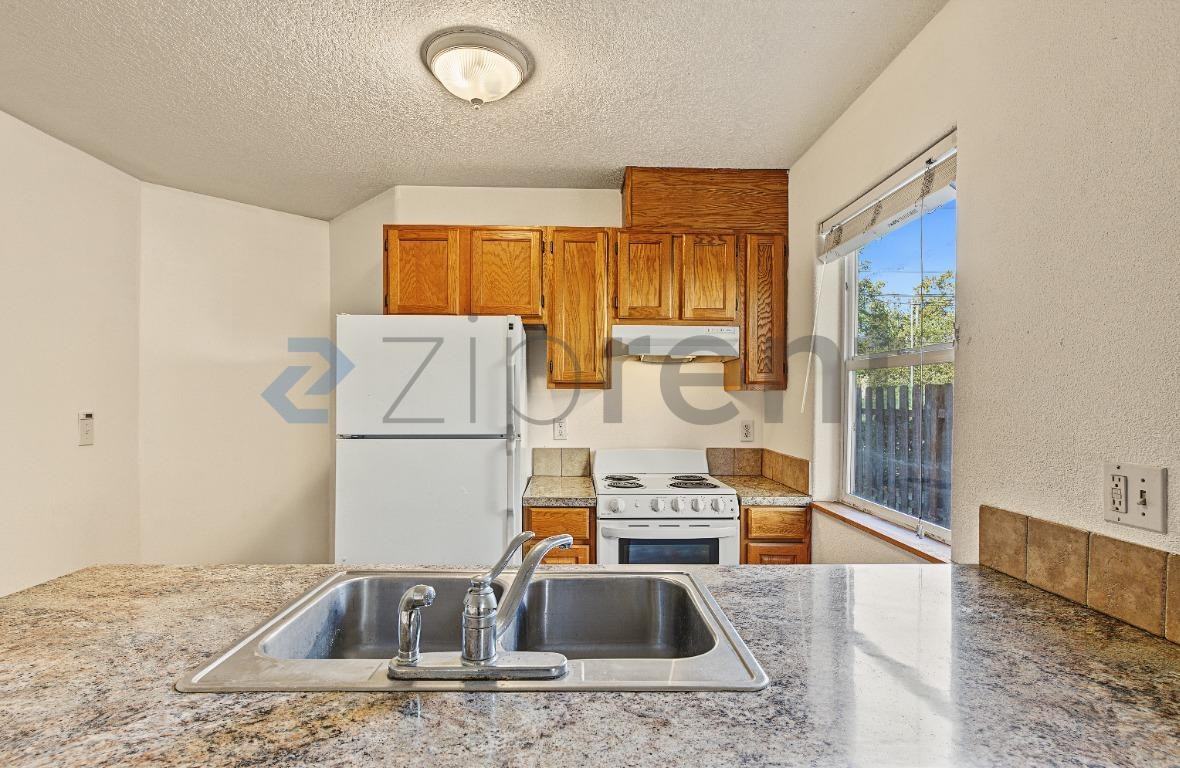1542 Ne 68th Ave - Photo 5 of 16