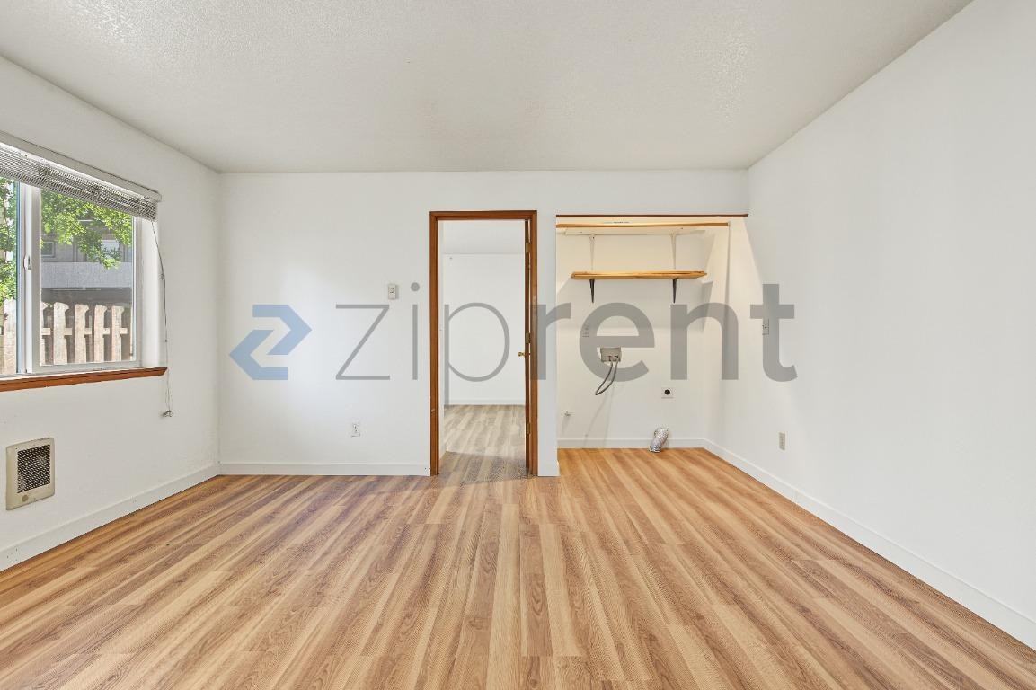 1542 Ne 68th Ave - Photo 7 of 16