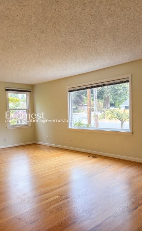 909 Ne 115th St - Photo 5 of 24