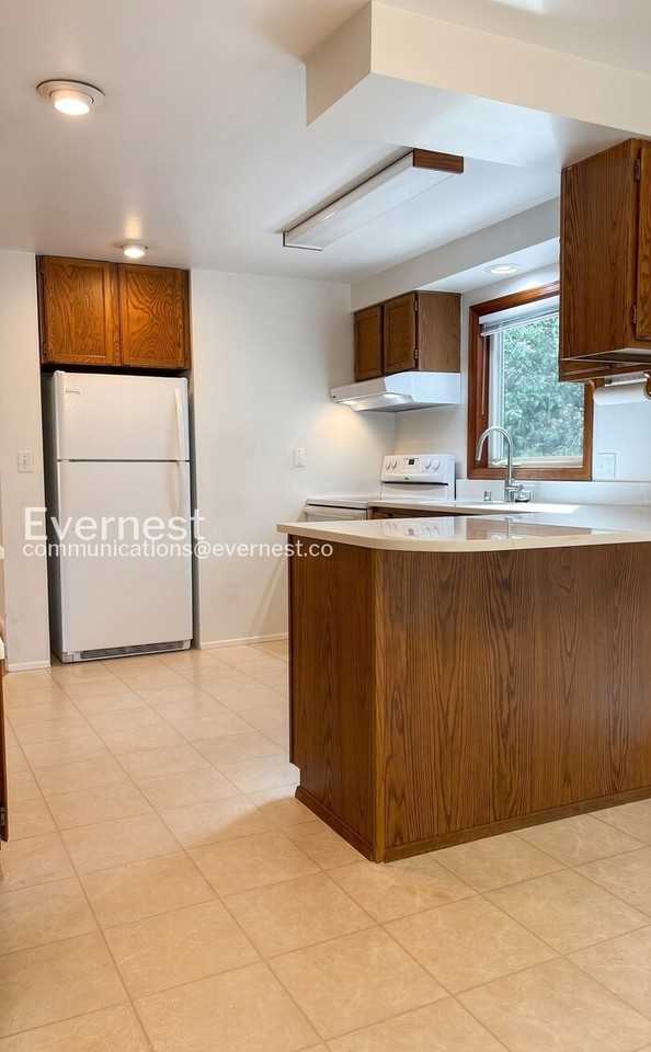 909 Ne 115th St - Photo 6 of 24