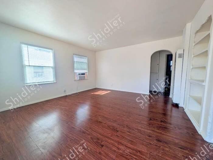 762 W 11th St - Photo 5 of 43
