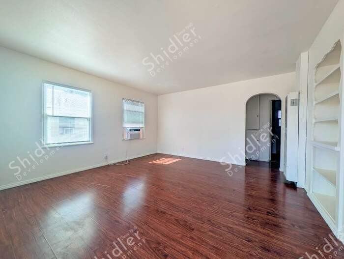 762 W 11th St - Photo 6 of 43