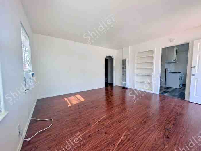 762 W 11th St - Photo 7 of 43