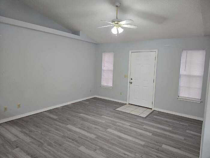 1050 Sable Dr #B - Photo 2 of 9