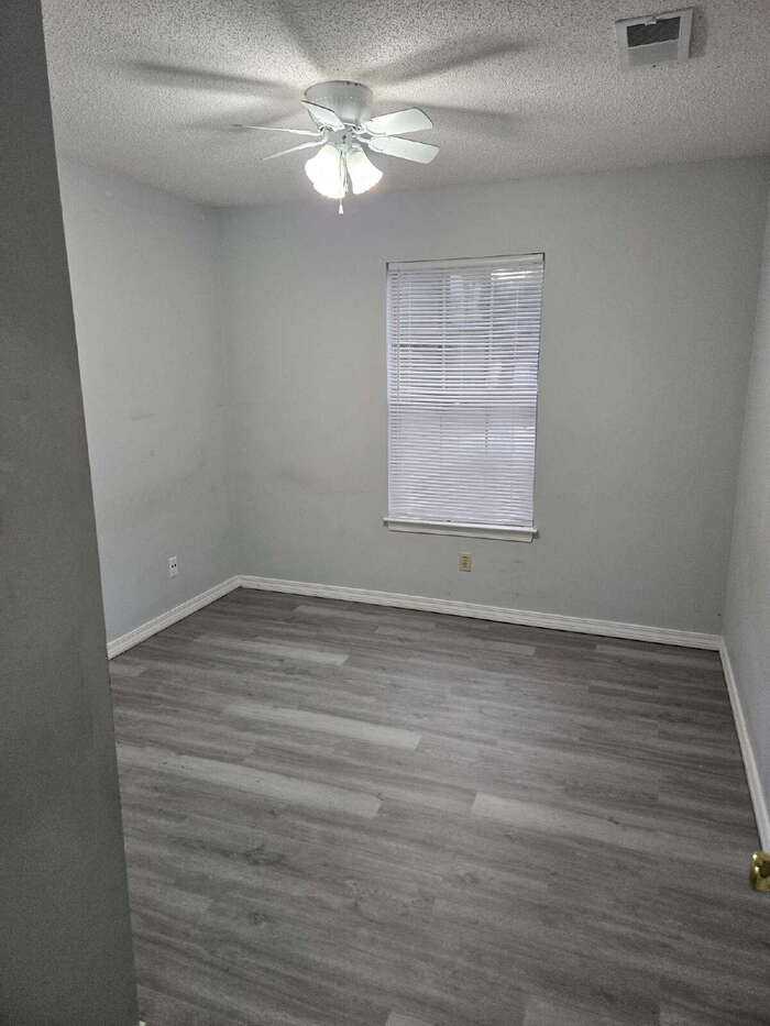 1050 Sable Dr #B - Photo 3 of 9