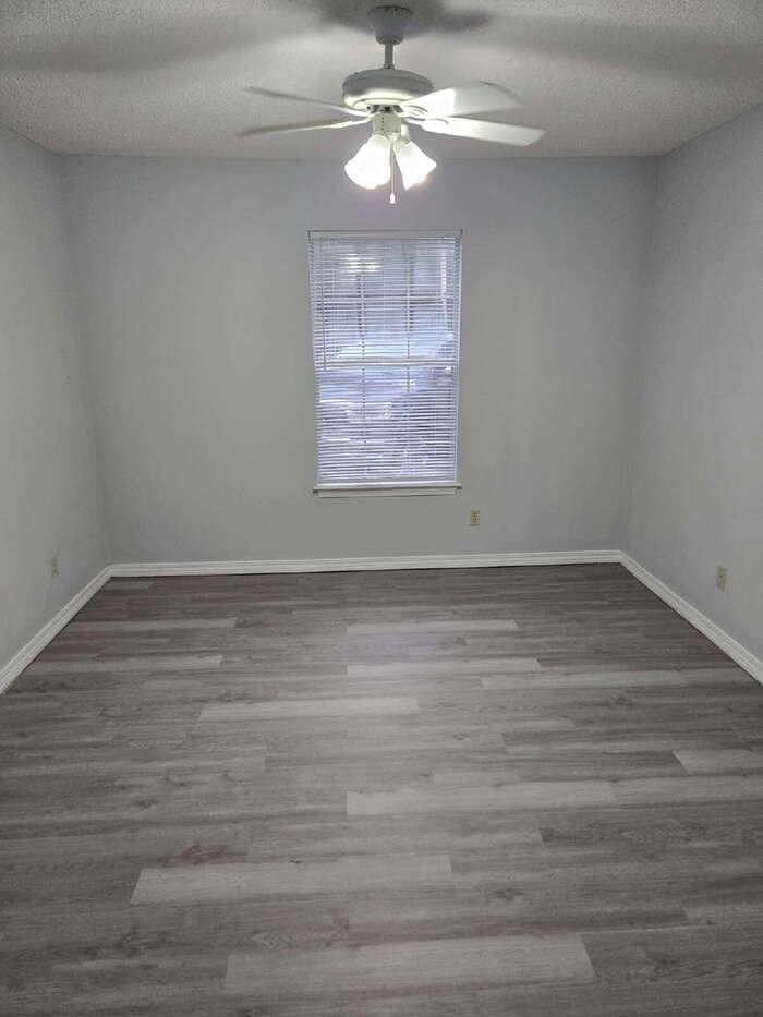 1050 Sable Dr #B - Photo 5 of 9