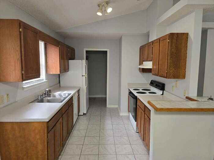 1050 Sable Dr #B - Photo 6 of 9
