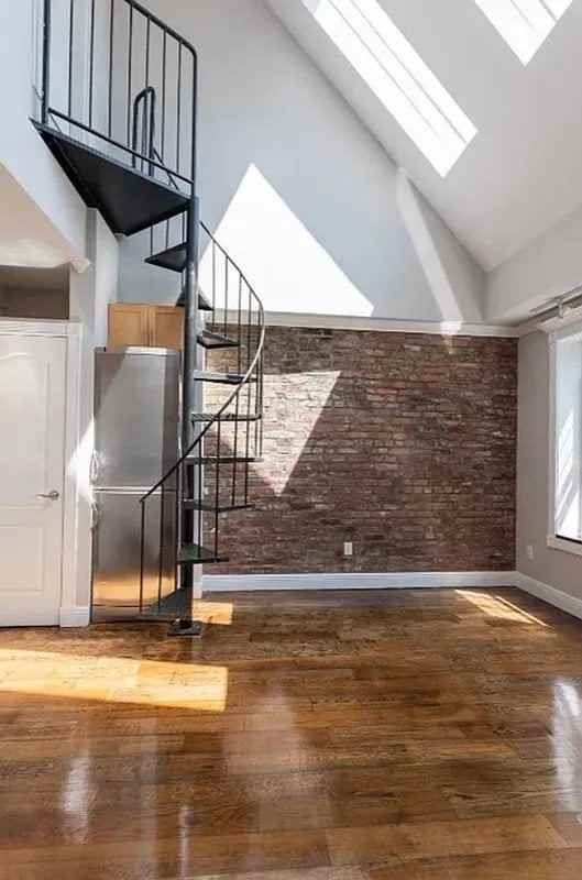 127 E 7th St #4D - Photo 2 of 4
