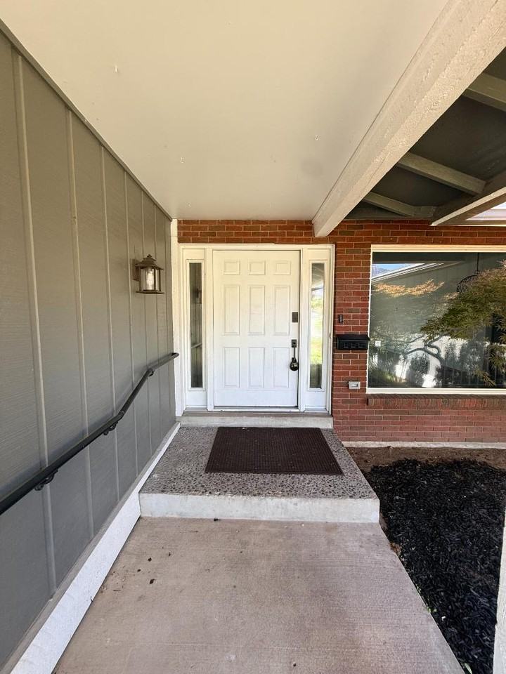 558 S 440 W - Photo 5 of 11