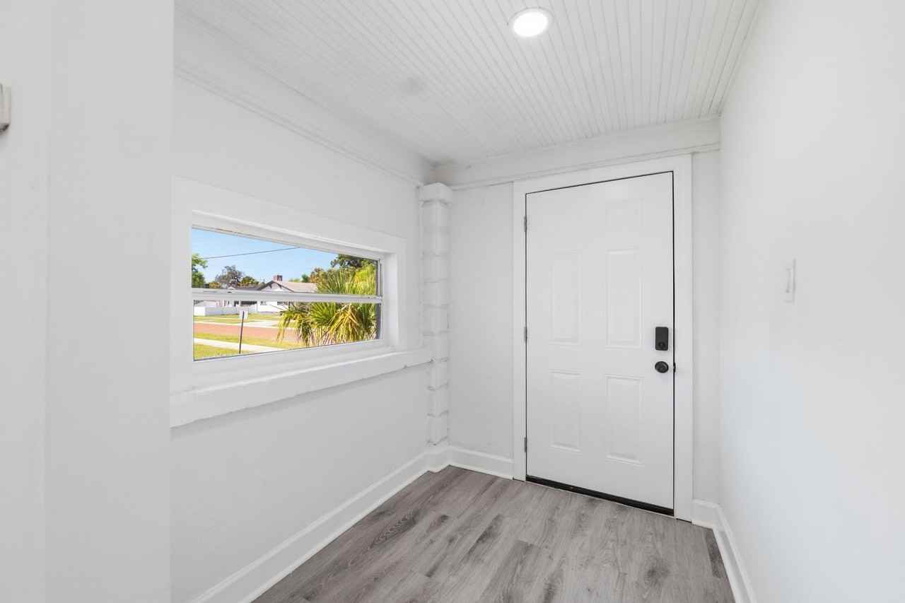 1826 19th St S - Photo 3 of 11