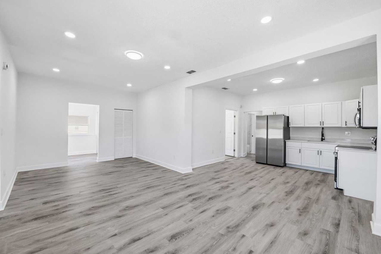 1826 19th St S - Photo 4 of 11