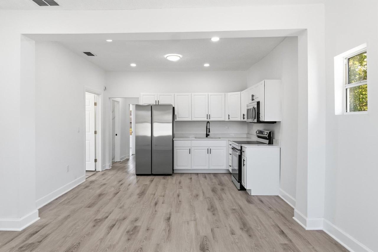 1826 19th St S - Photo 5 of 11
